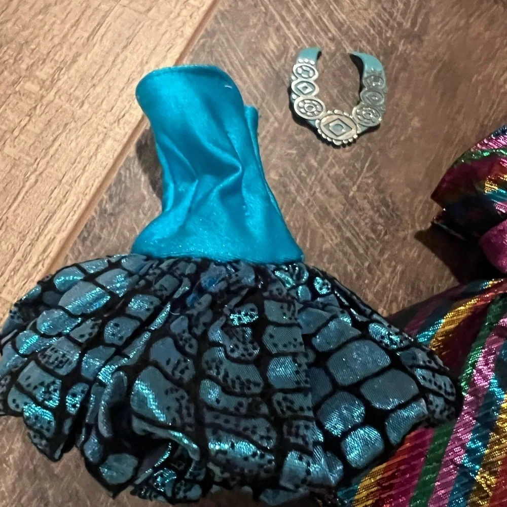2 Vintage 1990’s Sparkle and Shimmer Barbie Dresses   WesternTurquoise Necklace